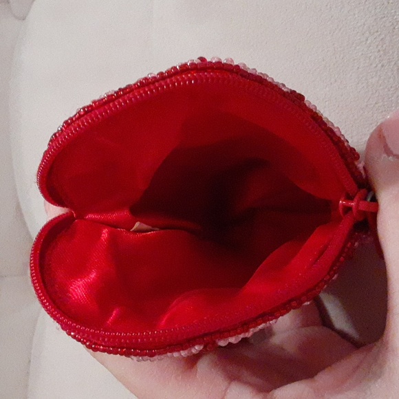 Euc! Heart Beaded Coin Purse - Picture 2 of 2